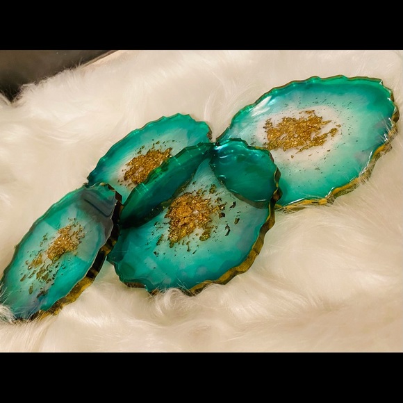 Handmade Green Resin Tray With Handles And Coasters - Picture 10 of 13